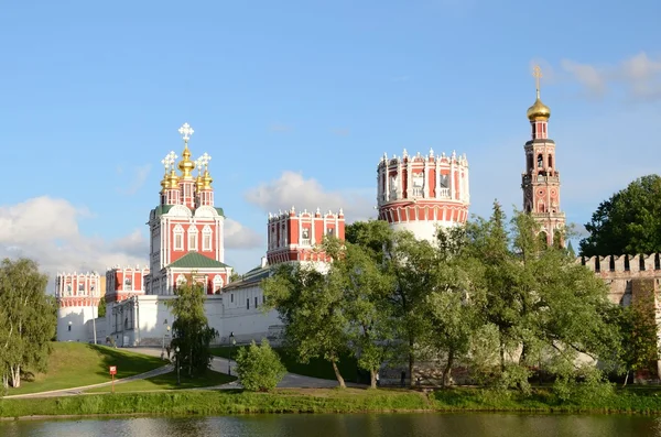 Monasterio Novodevichiy en Moscú . — Foto de Stock