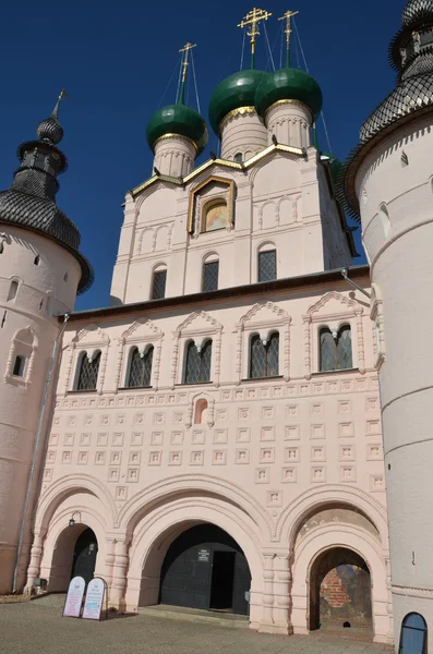 La entrada principal al Kremlin de Rostov. Anillo de oro de Rusia . — Foto de Stock