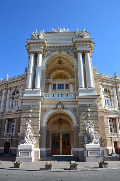 Odessa opera ve bale evin ana girişi. — Stok fotoğraf