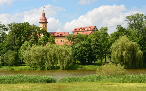 Radzevil het paleis in nesvij in Wit-Rusland. — Stockfoto