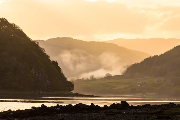 Morning mist at sunrise in the highlands — Stock Photo, Image