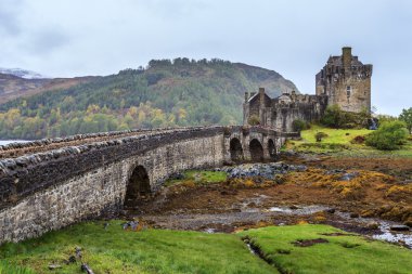 Eilan Donan castle in Scotland clipart