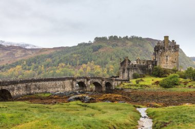 Eilan Donan castle on a grey day clipart