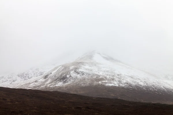 Гірський пейзаж у тумані — стокове фото