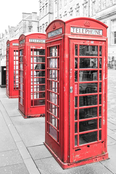 Tradycyjne czerwone budki telefonicznej w Anglii — Zdjęcie stockowe