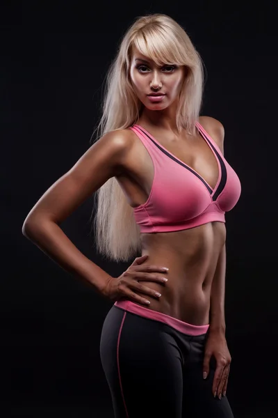 Porträt einer jungen Fitness-Frau — Stockfoto