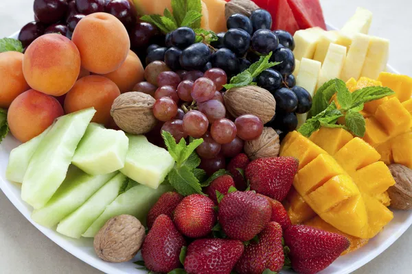 Mixed fruit platter — Stock Photo, Image