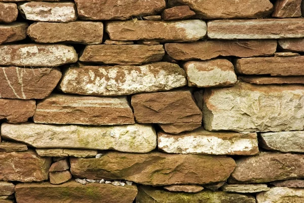 乾燥した石造り壁または堤防 — ストック写真