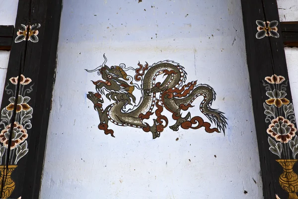 Gemälde eines Drachen an der Wand eines bhutanischen Hauses, Asien — Stockfoto