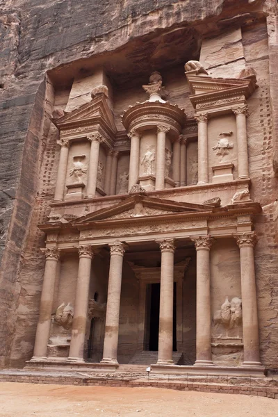 Ministerstvo financí v Petře - slavný chrám indiana jones v Jordánsku — Stock fotografie
