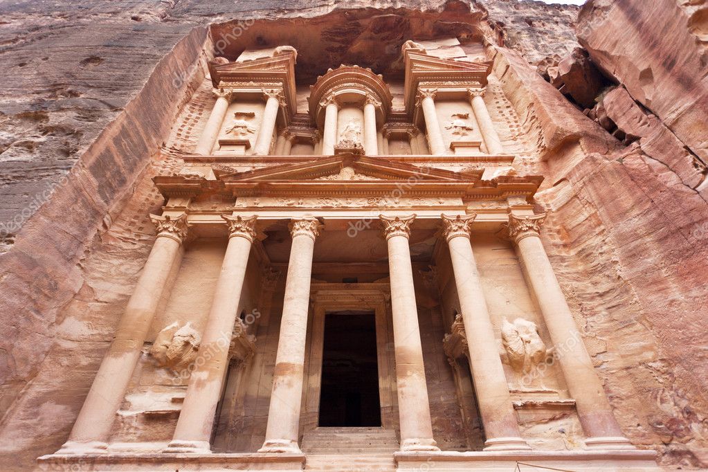 The Treasury in Petra - the famous of Indiana Jones in Jordan Stock Photo 11680781