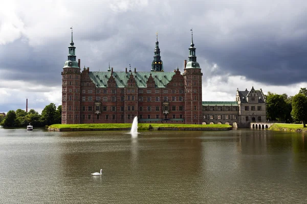 Zámek Frederiksborg slot v hillerod, Dánsko — Stock fotografie