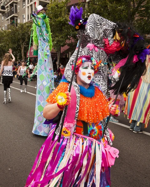 Красочный костюм в параде — стоковое фото