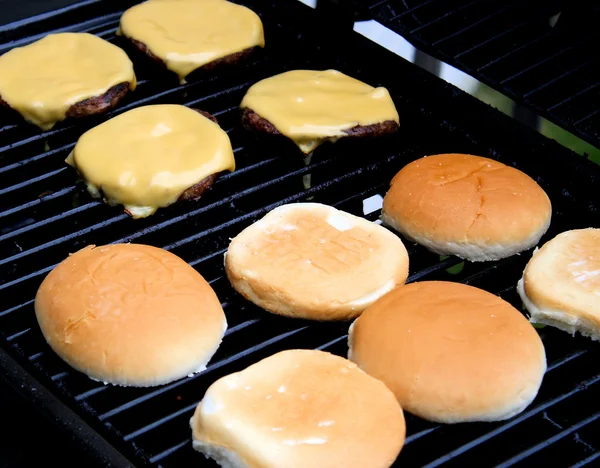 Cheeseburgers Cooking On The Barbeque — Stock Photo, Image