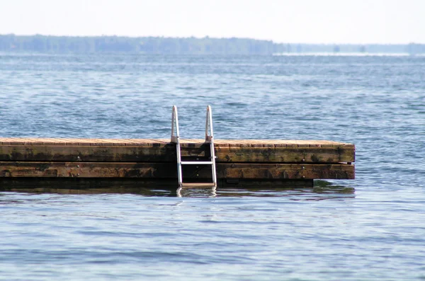 Swimming Dock On Beautiful Lake — Stock Photo, Image