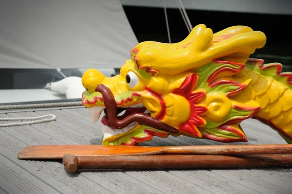 Cabeza de dragón de barco tradicional — Foto de Stock