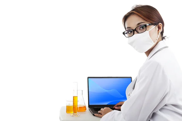 Asian scientist doing research — Stockfoto