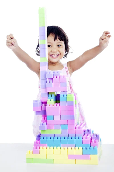 Menina de sucesso com blocos de lego — Fotografia de Stock