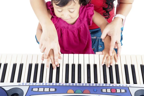 Lära sig att spela piano — Stockfoto