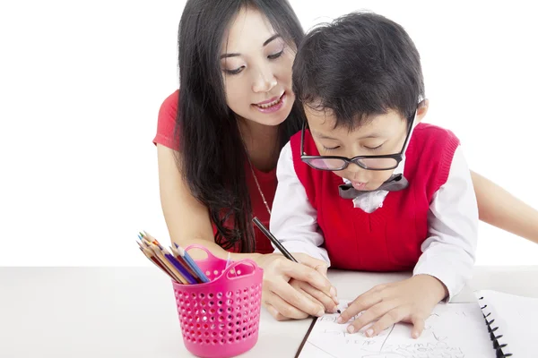 Imparare a scrivere con la madre — Foto Stock
