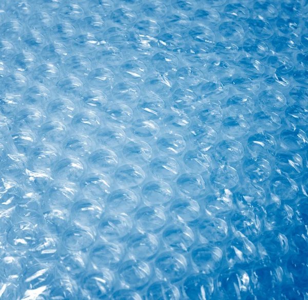 Bubble Wrap sobre fondo azul — Foto de Stock
