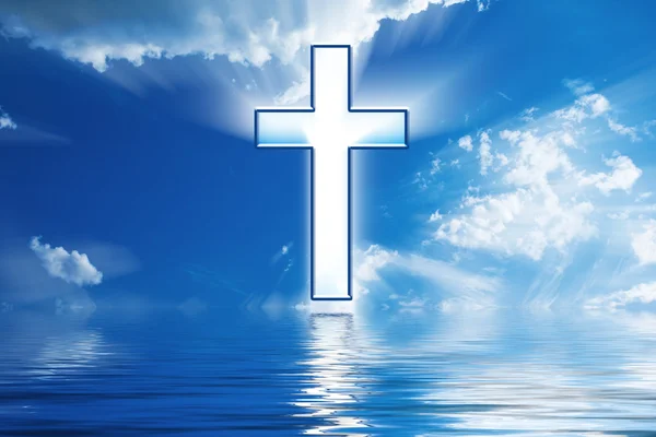 Σταυρός κρέμεται στον ουρανό πάνω από το νερό — Φωτογραφία Αρχείου