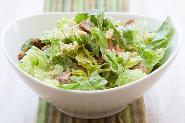 Веганский салат цезарь — стоковое фото