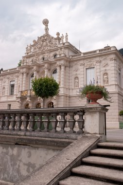 Linderhof Sarayı