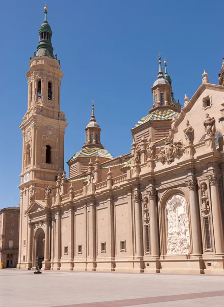 "Basilica de Nuestra Senora del Pilar "i Zaragoza — Stockfoto