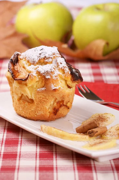 Apple muffin with icing sugar — Stock Photo, Image