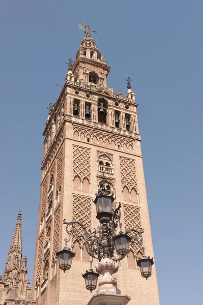 Башня "Giralda" в Севилье — стоковое фото
