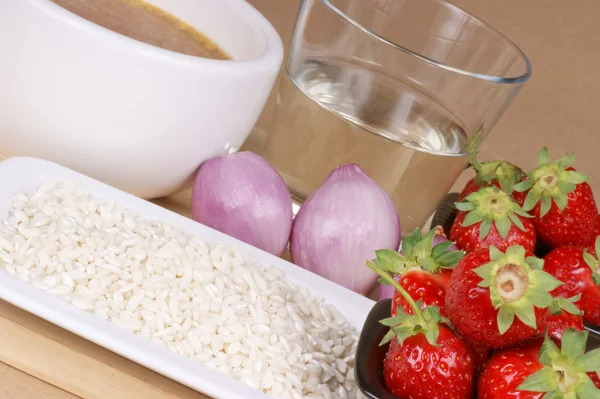 Strawberry rice ingredients