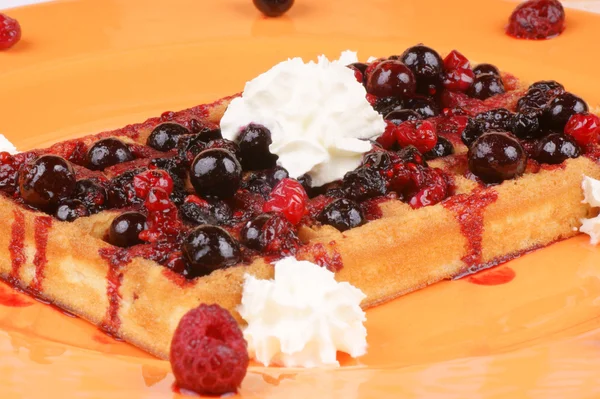 Waffle with soft fruits and whipped cream — Stock Photo, Image