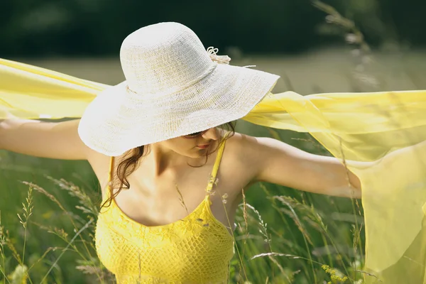 Young woman in spring — Stock Photo, Image