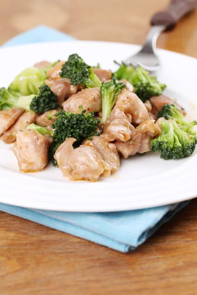 Smażyć kurczaka i brokułów — Zdjęcie stockowe