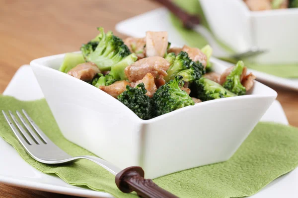 Roerbak kip en broccoli — Stockfoto