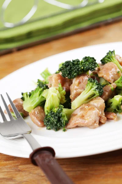 Tavuk ve brokoli stir fry — Stok fotoğraf