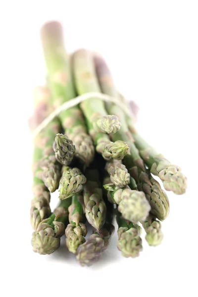 Zielone szparagi na biały — Zdjęcie stockowe