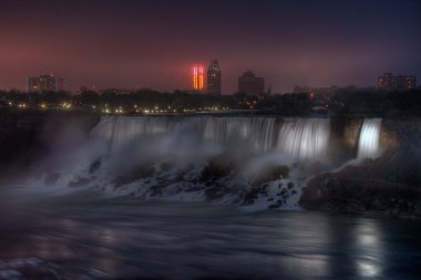 Geceleri Niagara Şelalesi