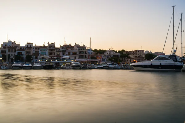 Anchoret boten op zonsondergang tijd — Stockfoto