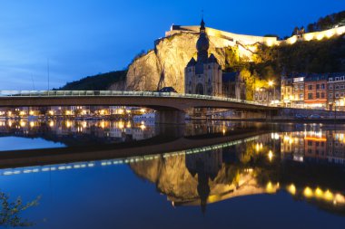 dinant Cityscape, nehir meuse, Belçika