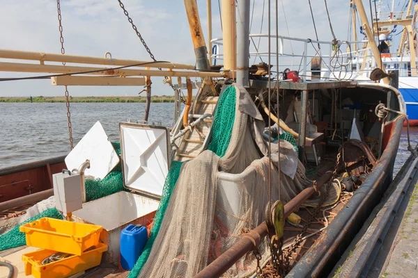 Голландська риболовля кораблі в гавані Urk — стокове фото
