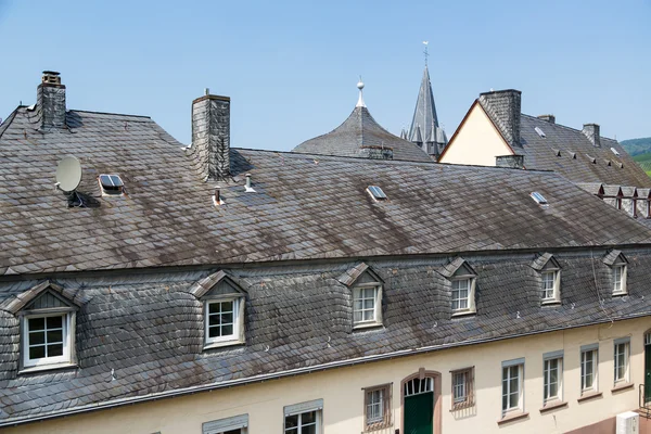 Historische schieferdächer in bernkastel, deutschland — Stockfoto