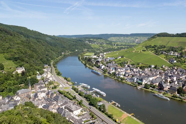 Vista aérea de Traben-Trarbach no rio Moselle, na Alemanha — Fotografia de Stock