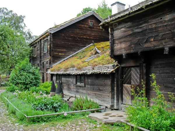 Alte ökologische schwedische Hütte — Stockfoto