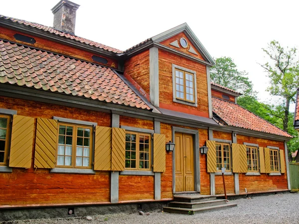 Schwedisch gelb-rote Kabine — Stockfoto