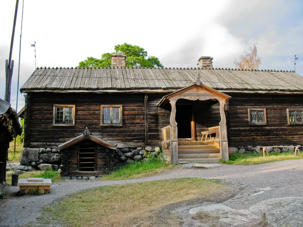 Cabana ecológica sueca velha — Fotografia de Stock