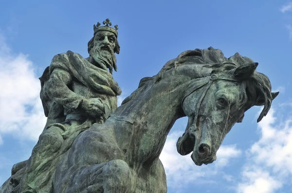 Equestrian statue of Alfonso VIII of Castilla. — Stock Photo, Image