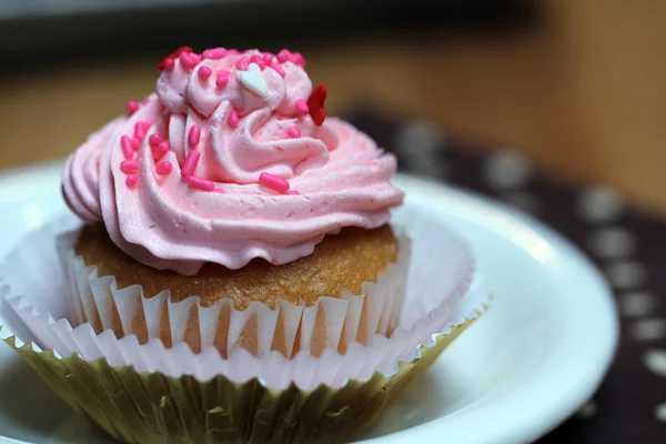 Cupcake with Pink Buttercream Icing and Sprinkles — Stock Photo, Image