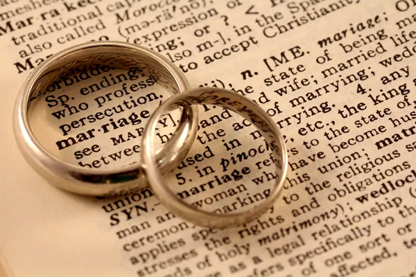 Texto do casamento com banda de casamento — Fotografia de Stock